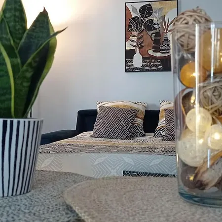 Le Petit Chez Soi Апартаменты *